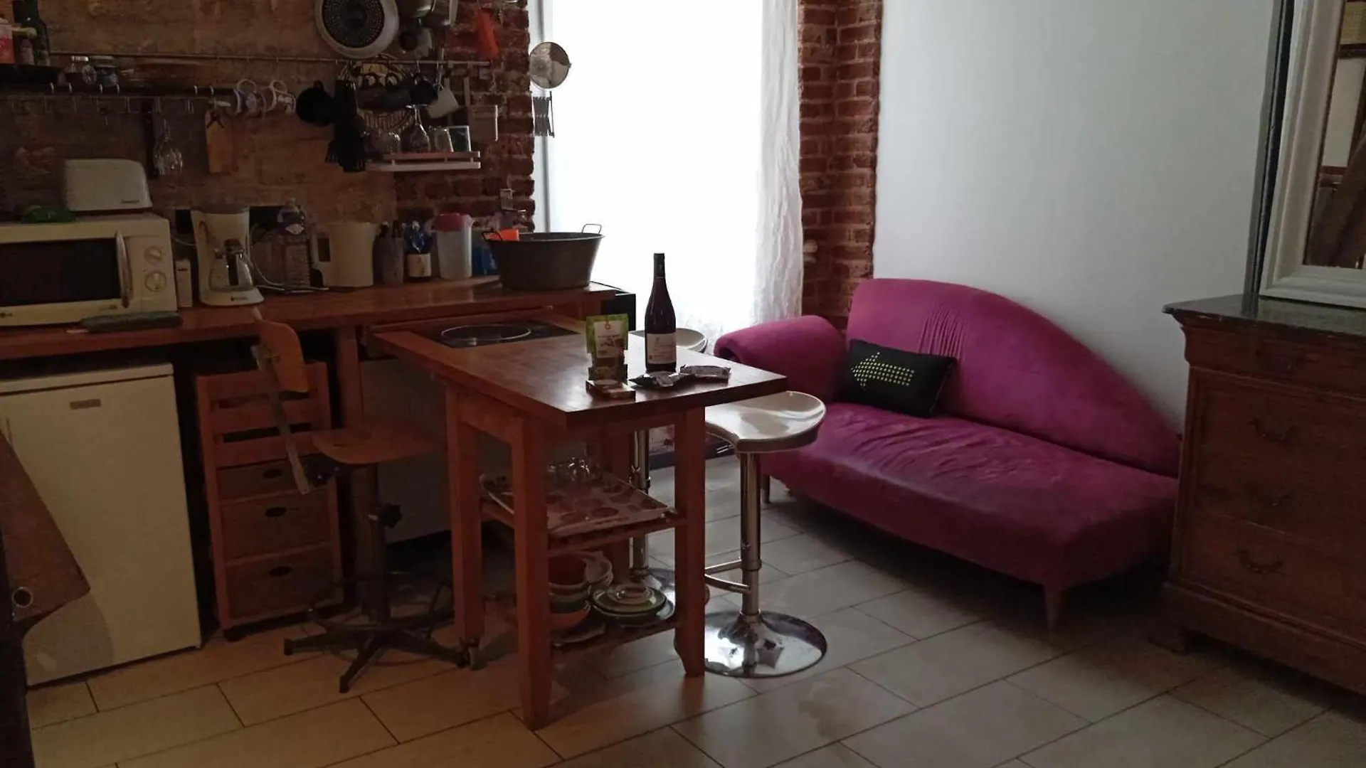 Apartment Studio Sur Cour A Deux Pas Du Canal Saint-Martin Paris